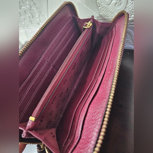 *Authentic Tory Burch zip around wallet - Picture 2 of 11